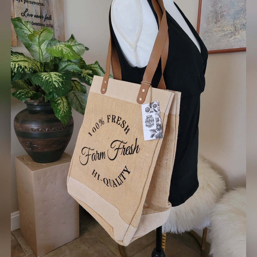 🤎"Small Acts" Large Tote🤎